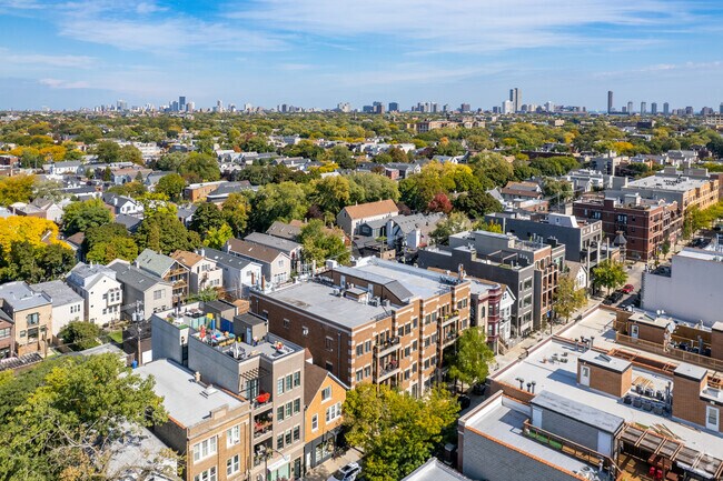 Vista aérea de los alrededores de Roscoe Village - 2128-2130 W Belmont Ave
