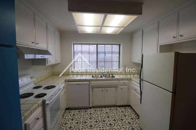 Building Photo - 3 br, 2 bath House - 9662 Gage Street