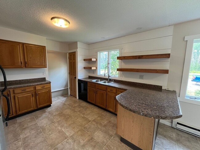 Building Photo - Beautiful 3 Bedroom Home in Alborn