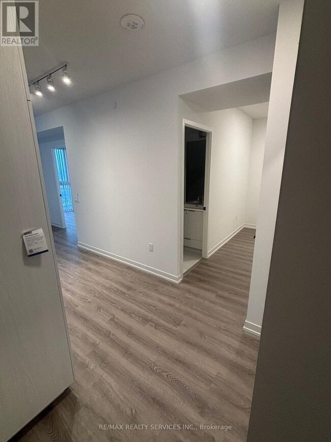 Photo du bâtiment - 8 Interchange Wy