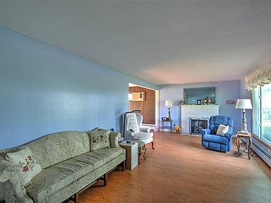 Building Photo - Awesome tri-level home in OREANA