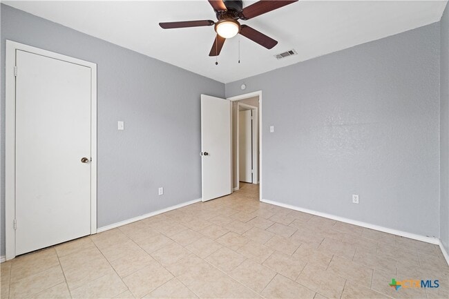 Building Photo - 303 Carly Dr
