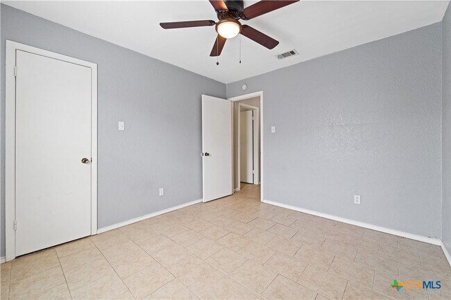 Foto del edificio - 303 Carly Dr