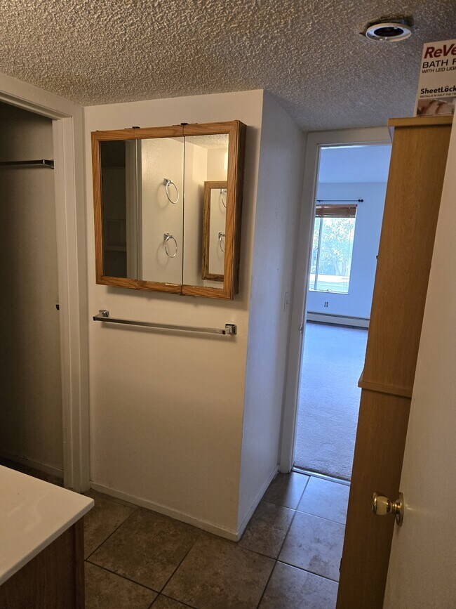 Foto del edificio - 3146 Lakeside Dr