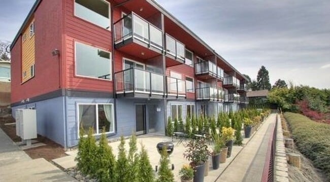 Charming 1-Bedroom Condo in West Queen Anne - Charming 1-Bedroom Condo in West Queen Anne