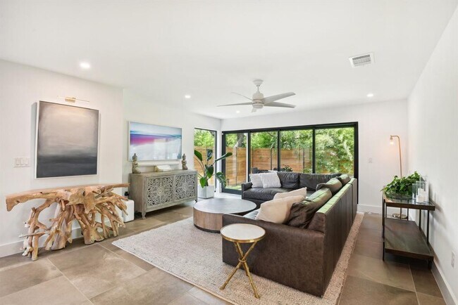 Foto del edificio - 3412 S Oak Dr