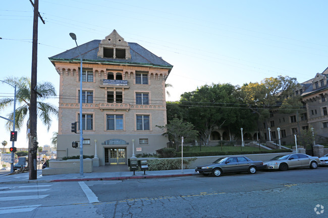 Building Photo - Clark Residence