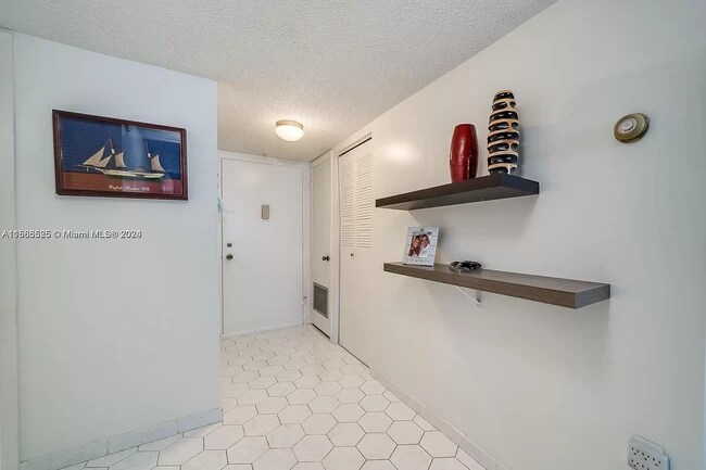 Foto del edificio - 2750 NE 183rd St