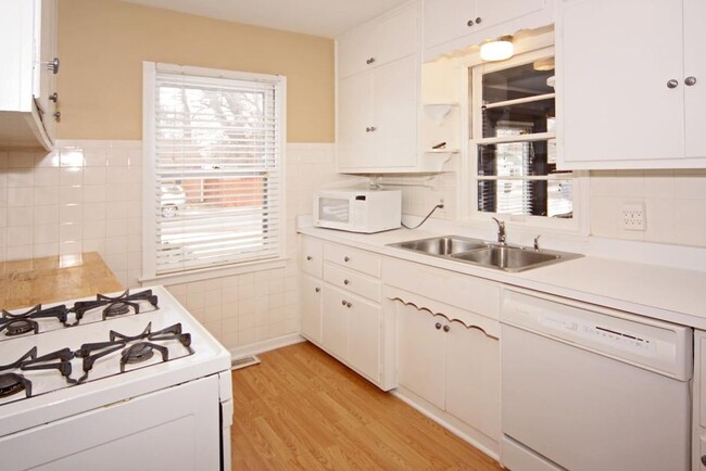 Foto del edificio - 5755 Primrose Ave