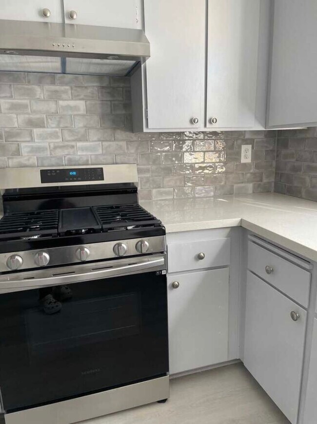 kitchen - new oven - 2121 Vale Rd