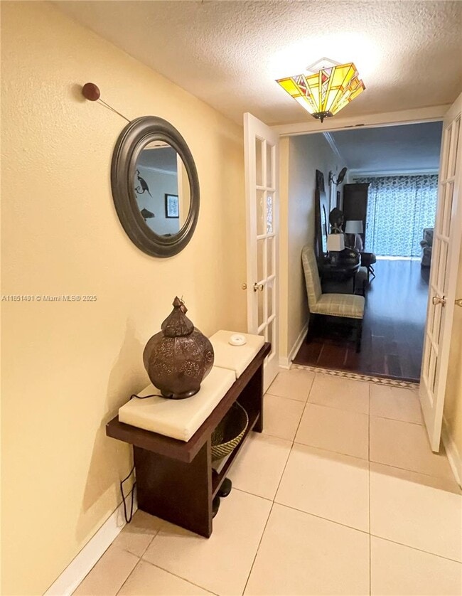 Building Photo - 2801 N Palm Aire Dr