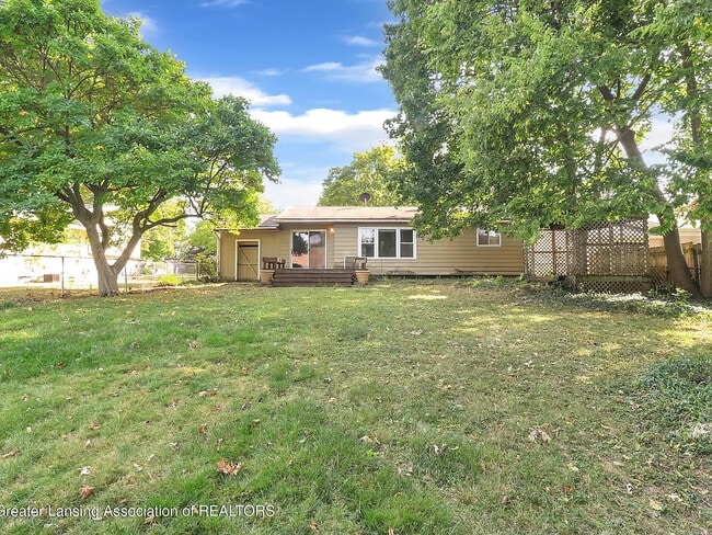 ¡Exterior recién pintado! (Nota: La foto muestra colores anteriores; próximamente habrá fotos actualizadas). - 1900 Holly Way