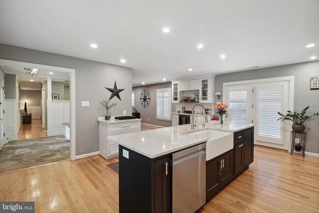 Building Photo - 205 Meadow Gate Dr