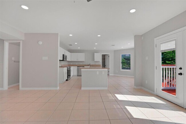 Building Photo - 15317 Oconto Dr