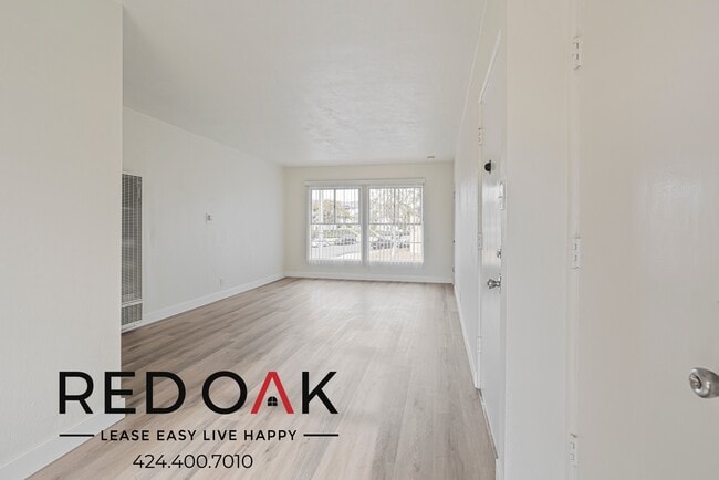 Foto del edificio - ~2 Months FREE~ Stunning One Bedroom Featu...