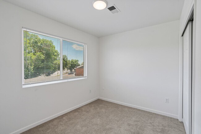 Foto del edificio - 1328 S Coffman St