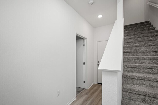 Foto del edificio - 5495 Seacliff Pl