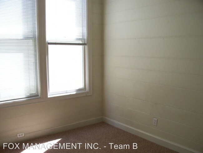 Building Photo - 914 7th St