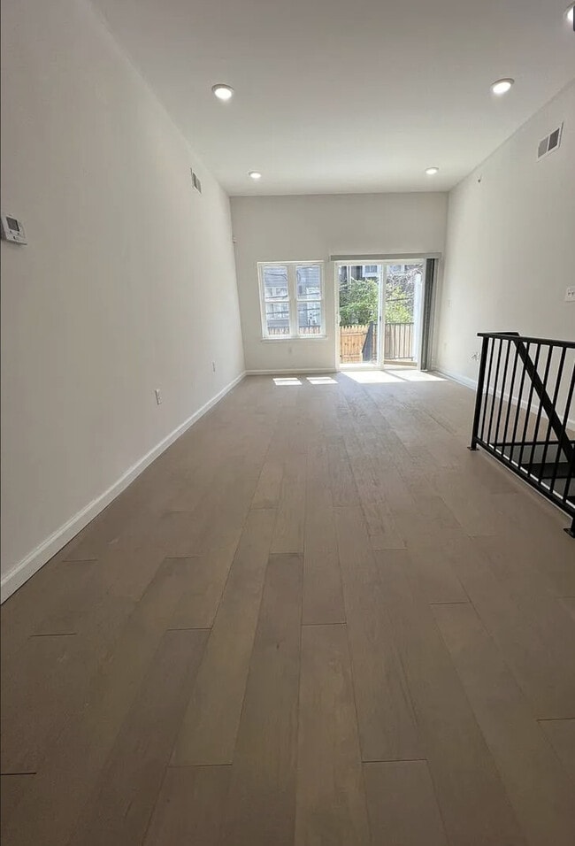 Building Photo - 2632 Manton St