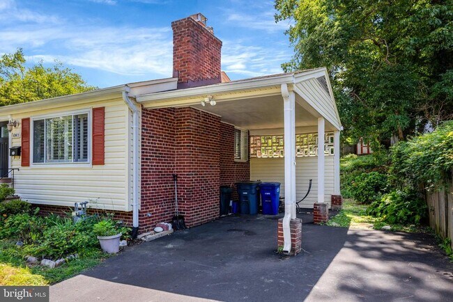 Building Photo - 6903 Fern Ln