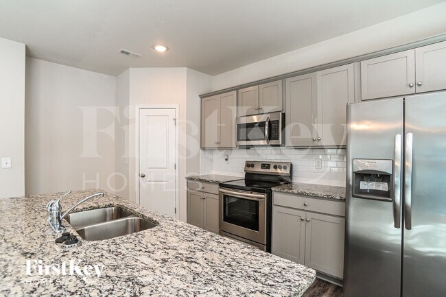 Building Photo - 9616 Hamel St