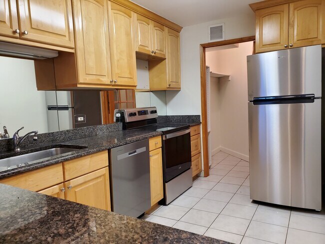 Foto del edificio - 3660 N Lake Shore Dr