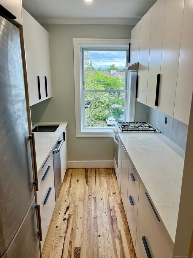 Building Photo - 138 Woodside Green