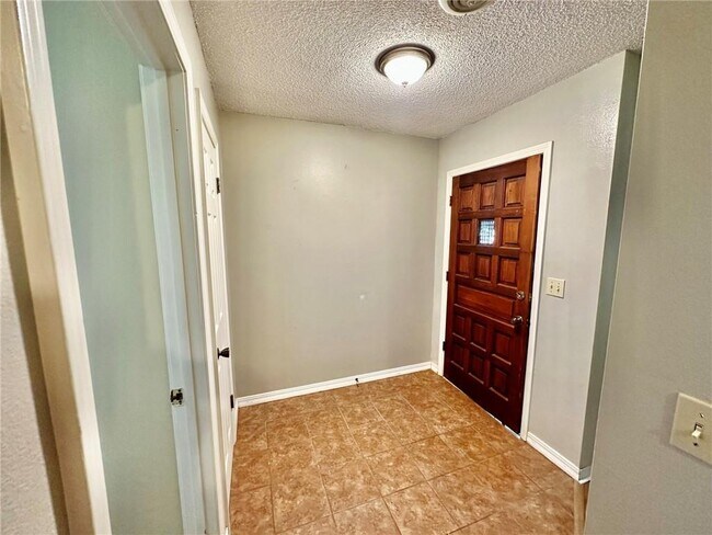 Building Photo - 601 S 19th St