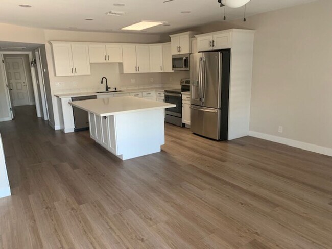 Foto del edificio - 7950 E Keats Ave