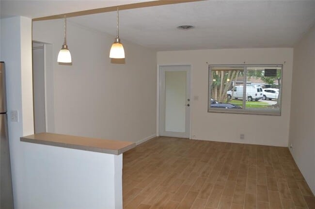 Building Photo - 4303 NW 20th Ave