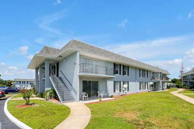 Photo - "Bright 2-Bed, 2-Bath Condo Retreat with Pool & Lake Views"