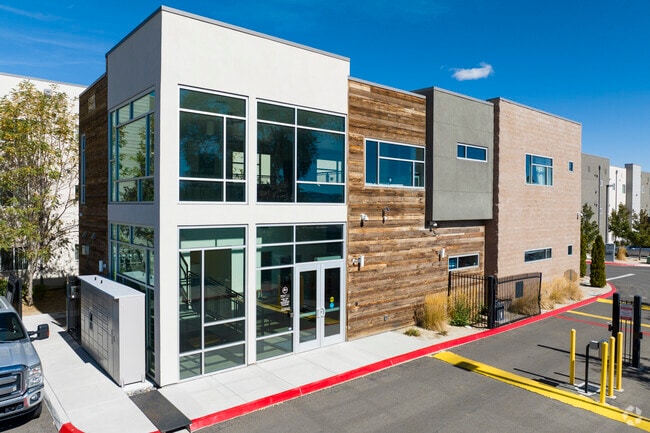 Building Photo - Wolf Run East