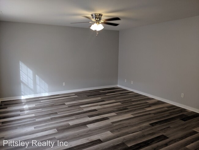 Building Photo - 3 br, 2.5 bath Apartment - 1044 Regent Drive