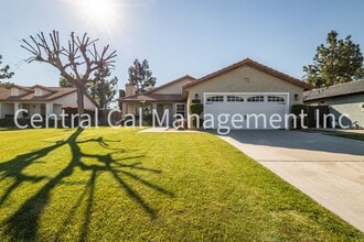 Building Photo - 5801 Canoe Ct