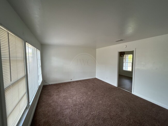 Building Photo - 1307 Chico Ct
