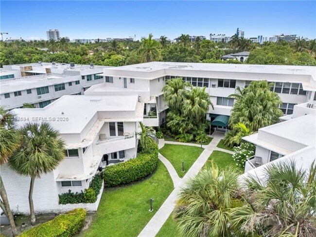 Building Photo - 10190 Collins Ave