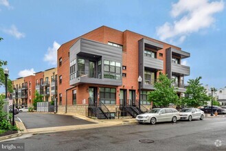 Building Photo - 1122 S Highland St