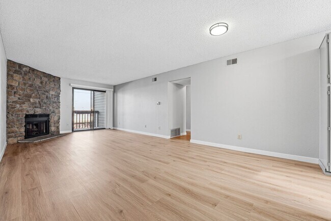 Foto del edificio - Updated 2 bed / 1 bath home in Lakewood!