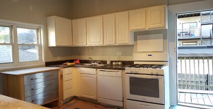 Building Photo - 862 N Marshfield Ave