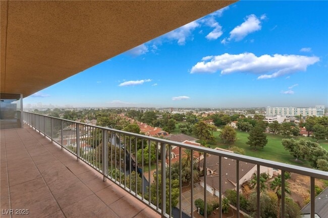 Building Photo - 3111 Bel Air Dr