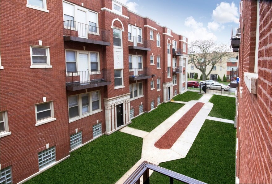 Foto principal - 7241-49 S Phillips Ave