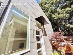 Building Photo - 14441 100th Ave NE