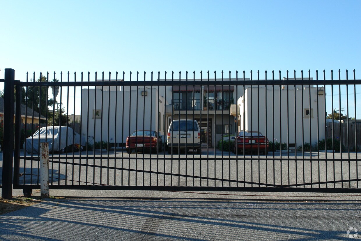 Building Photo - 336 Central Ave