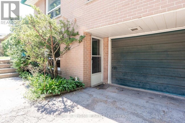 Building Photo - 426 Seaton Dr