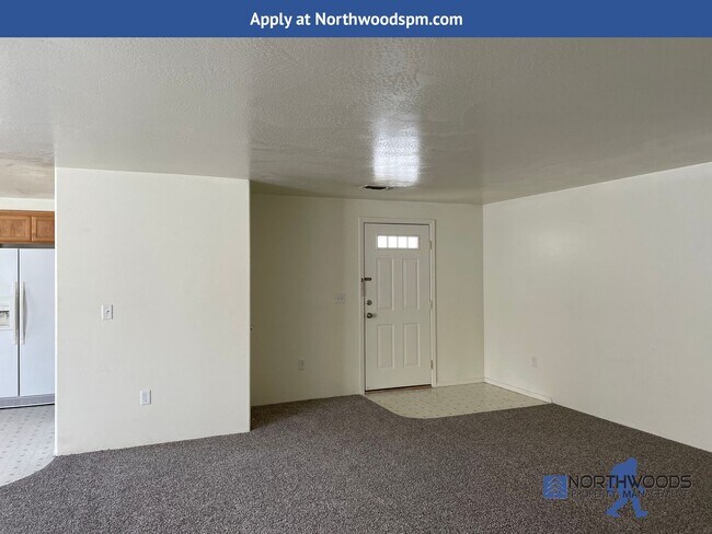 Building Photo - Very Nice 3 Bedroom 2 Bath Duplex-Located ...