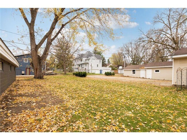 Building Photo - 438 3rd Ave E