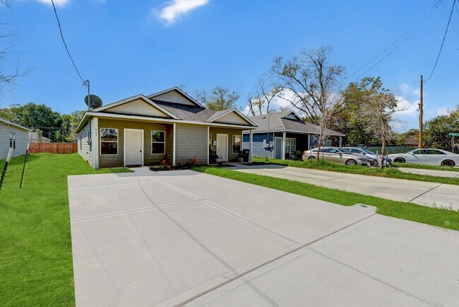 Foto del edificio - Charming 3 Bed, 2 Bath Home in Science Hil...