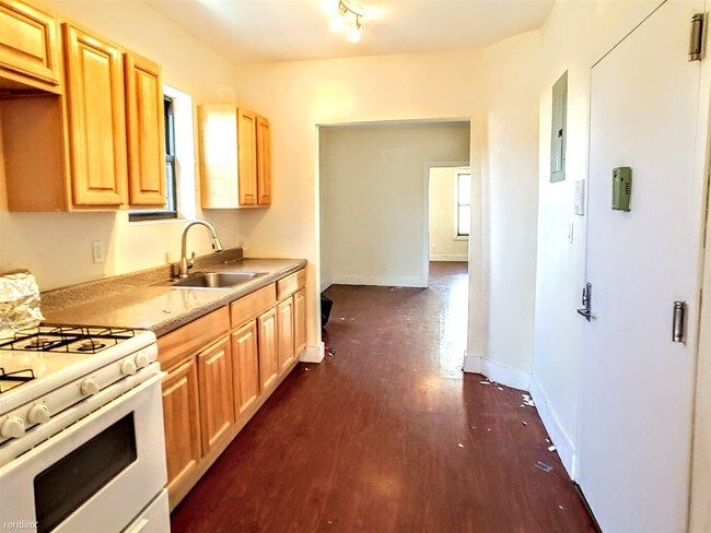 Building Photo - 304 Evergreen Ave