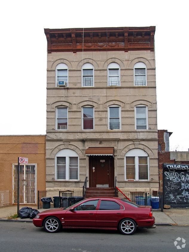 Building Photo - 555 Hart St