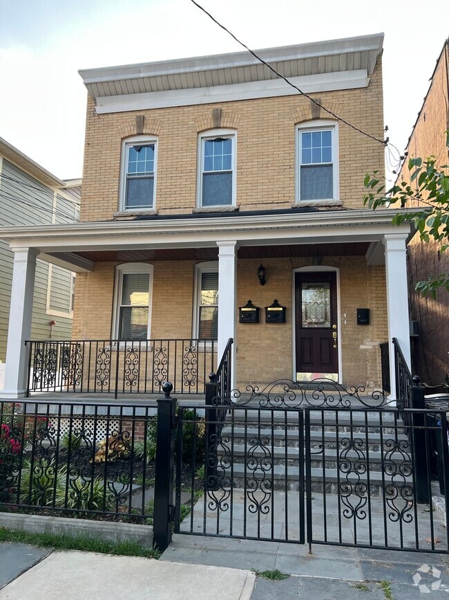 Building Photo - 434 Locust St